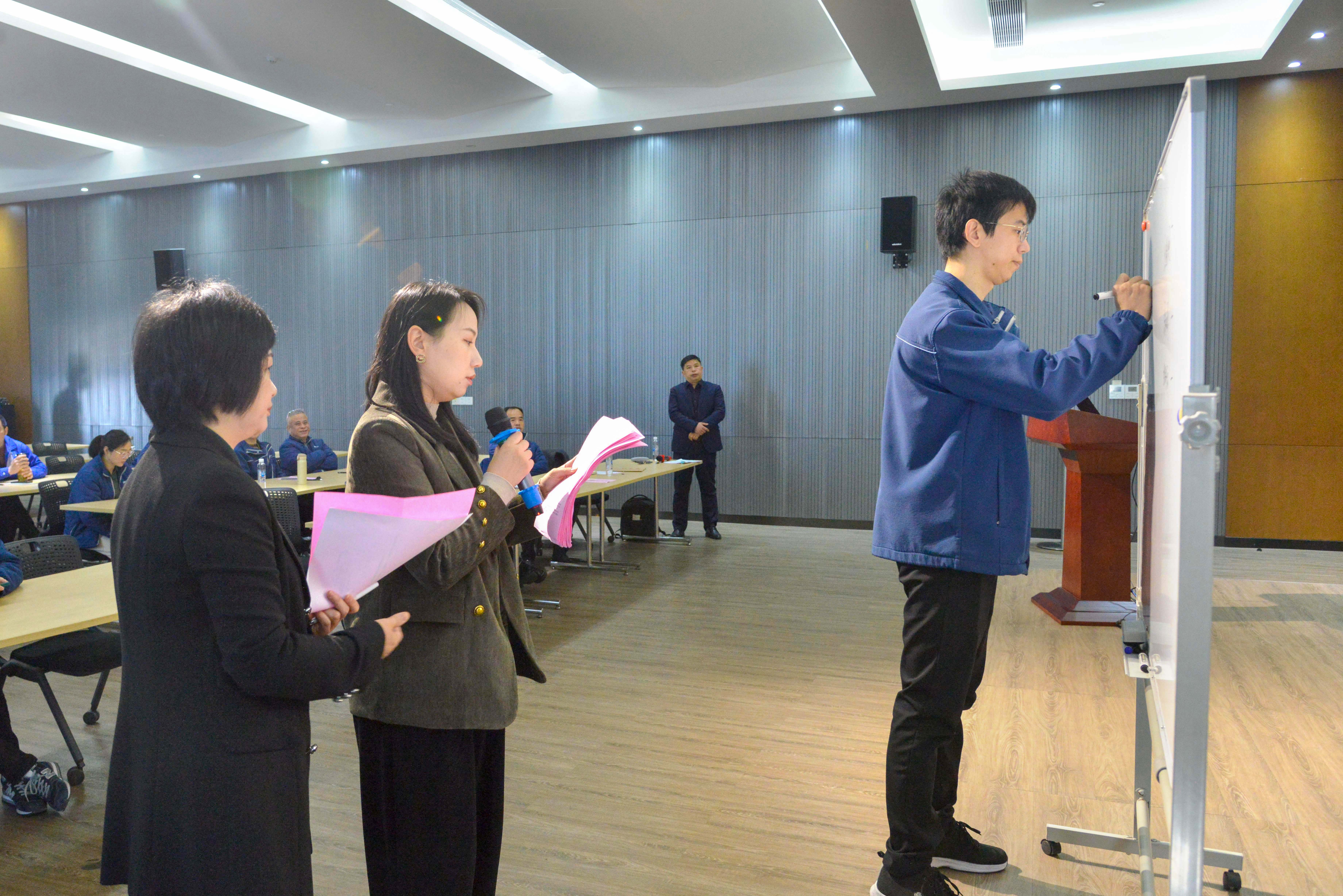 共建幸福家園 同創(chuàng)美好明天——巨人集團(tuán)第十一屆職代會(huì)召開