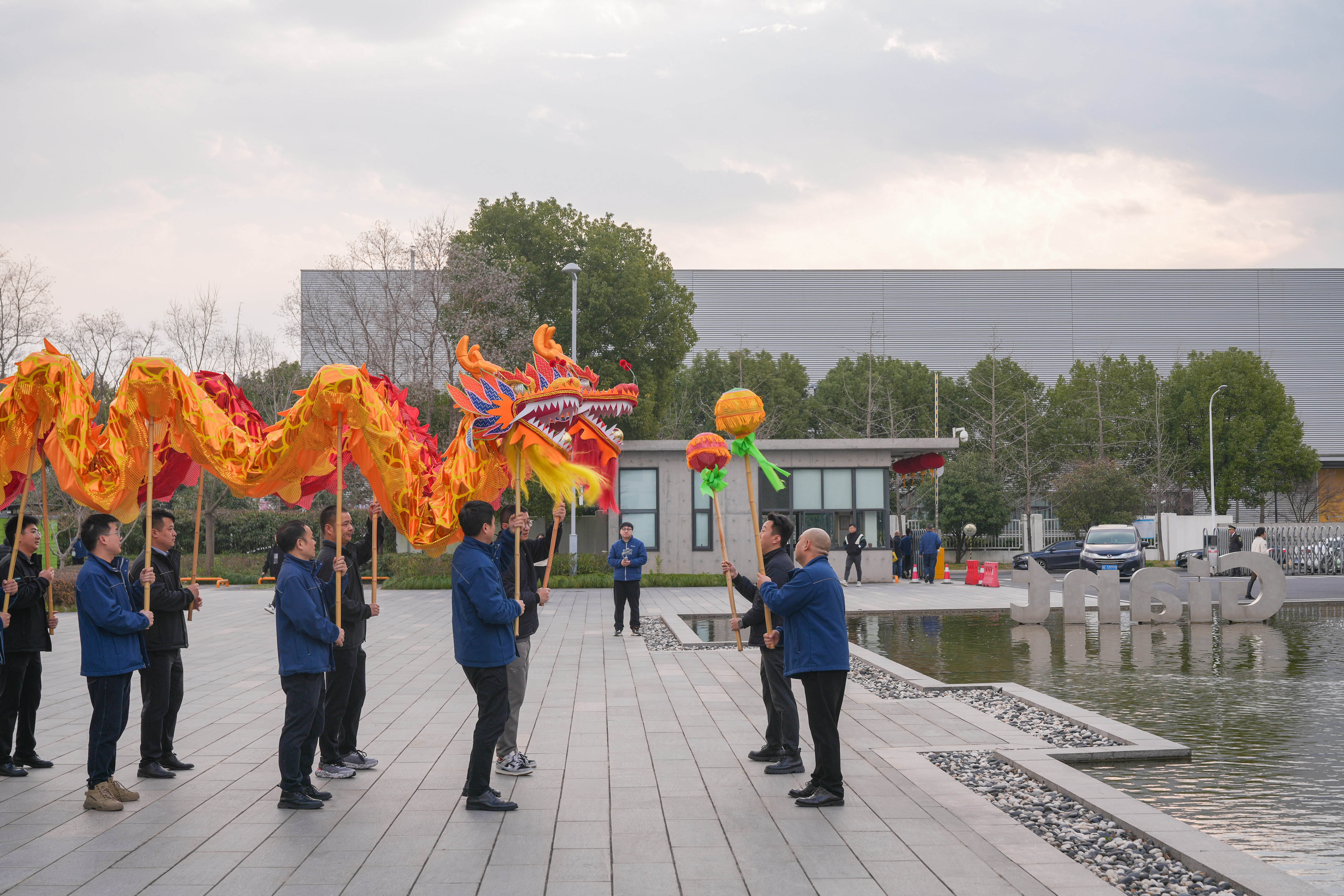 祥龍騰飛迎開(kāi)工 春到巨人工業(yè)園 祥龍騰飛迎開(kāi)工 春到巨人工業(yè)園