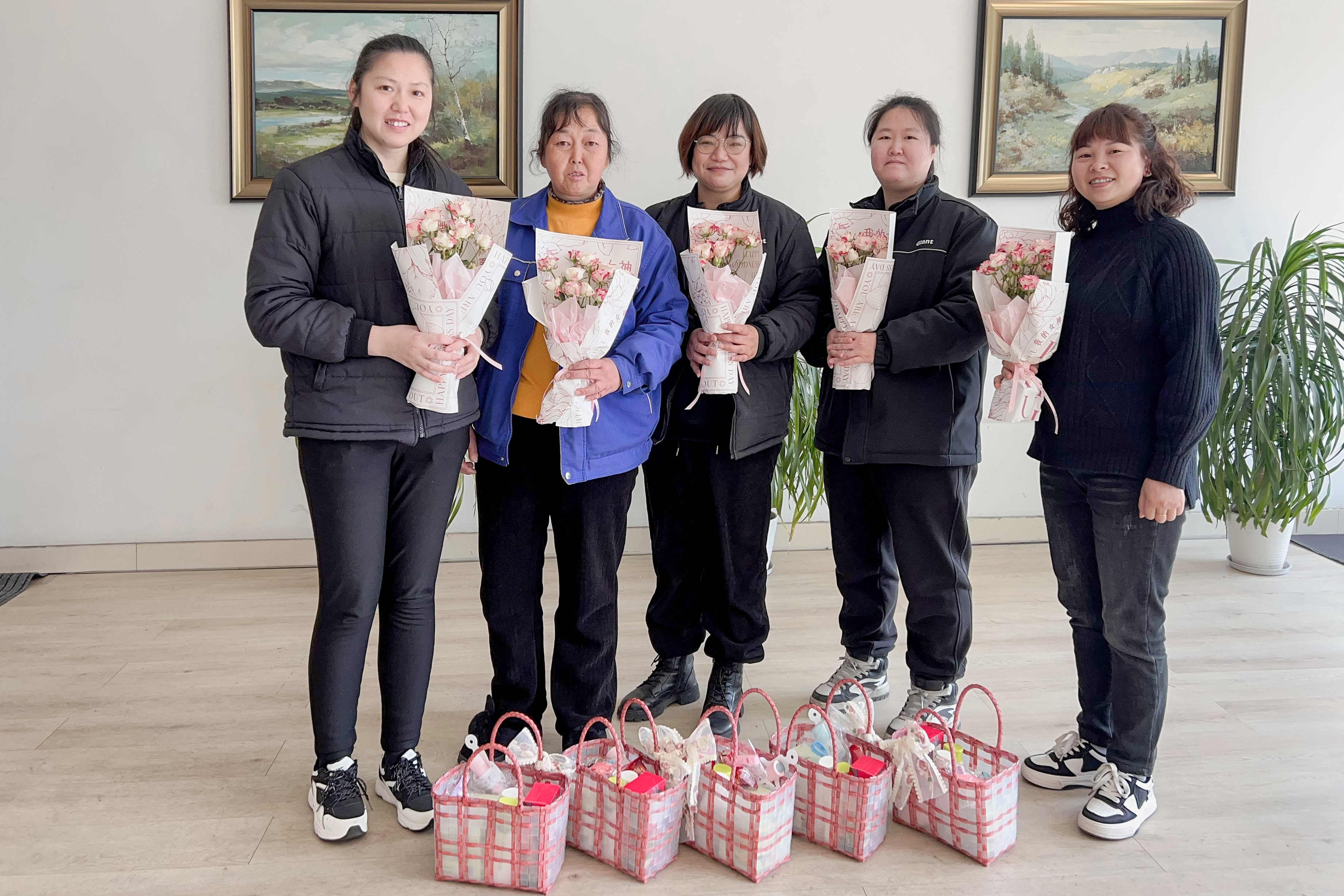 巾幗呈英姿 三春綻繁花——巨人集團婦女節(jié)活動