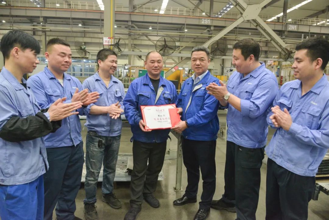 點(diǎn)贊 | 小兵大義 躍水救人 點(diǎn)贊 | 小兵大義 躍水救人