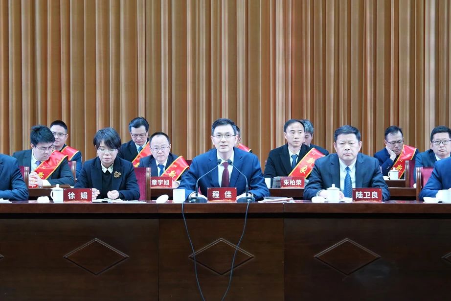 開門紅 | 巨人集團(tuán)獲區(qū)多項(xiàng)表彰 開門紅 | 巨人集團(tuán)獲區(qū)多項(xiàng)表彰