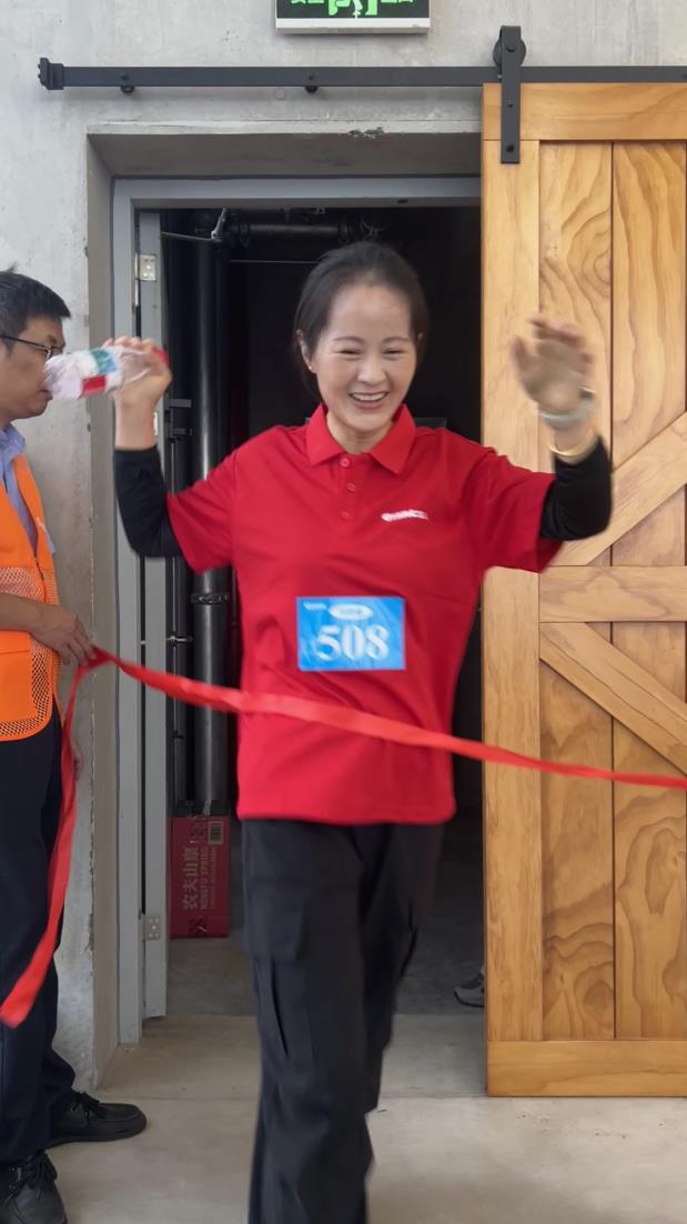 塔下再聚首 攀登勢(shì)正雄——巨龍電梯試驗(yàn)塔第六屆登高跑開賽 塔下再聚首 攀登勢(shì)正雄——巨龍電梯試驗(yàn)塔第六屆登高跑開賽