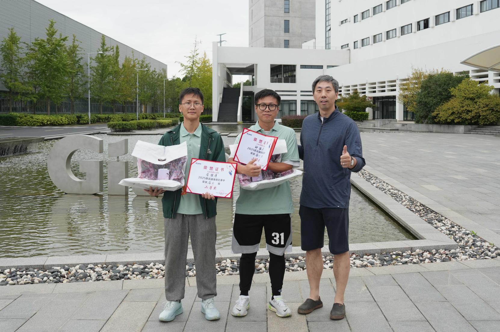 塔下再聚首 攀登勢(shì)正雄——巨龍電梯試驗(yàn)塔第六屆登高跑開賽 塔下再聚首 攀登勢(shì)正雄——巨龍電梯試驗(yàn)塔第六屆登高跑開賽