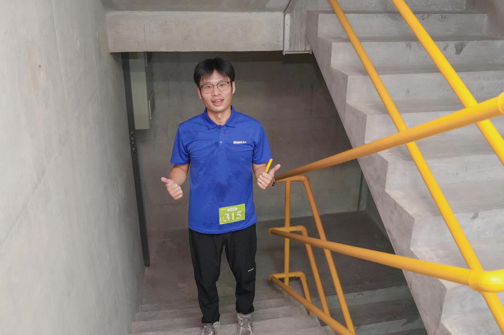 塔下再聚首 攀登勢(shì)正雄——巨龍電梯試驗(yàn)塔第六屆登高跑開賽 塔下再聚首 攀登勢(shì)正雄——巨龍電梯試驗(yàn)塔第六屆登高跑開賽