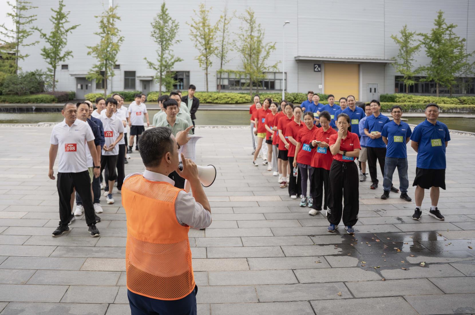 塔下再聚首 攀登勢(shì)正雄——巨龍電梯試驗(yàn)塔第六屆登高跑開賽 塔下再聚首 攀登勢(shì)正雄——巨龍電梯試驗(yàn)塔第六屆登高跑開賽