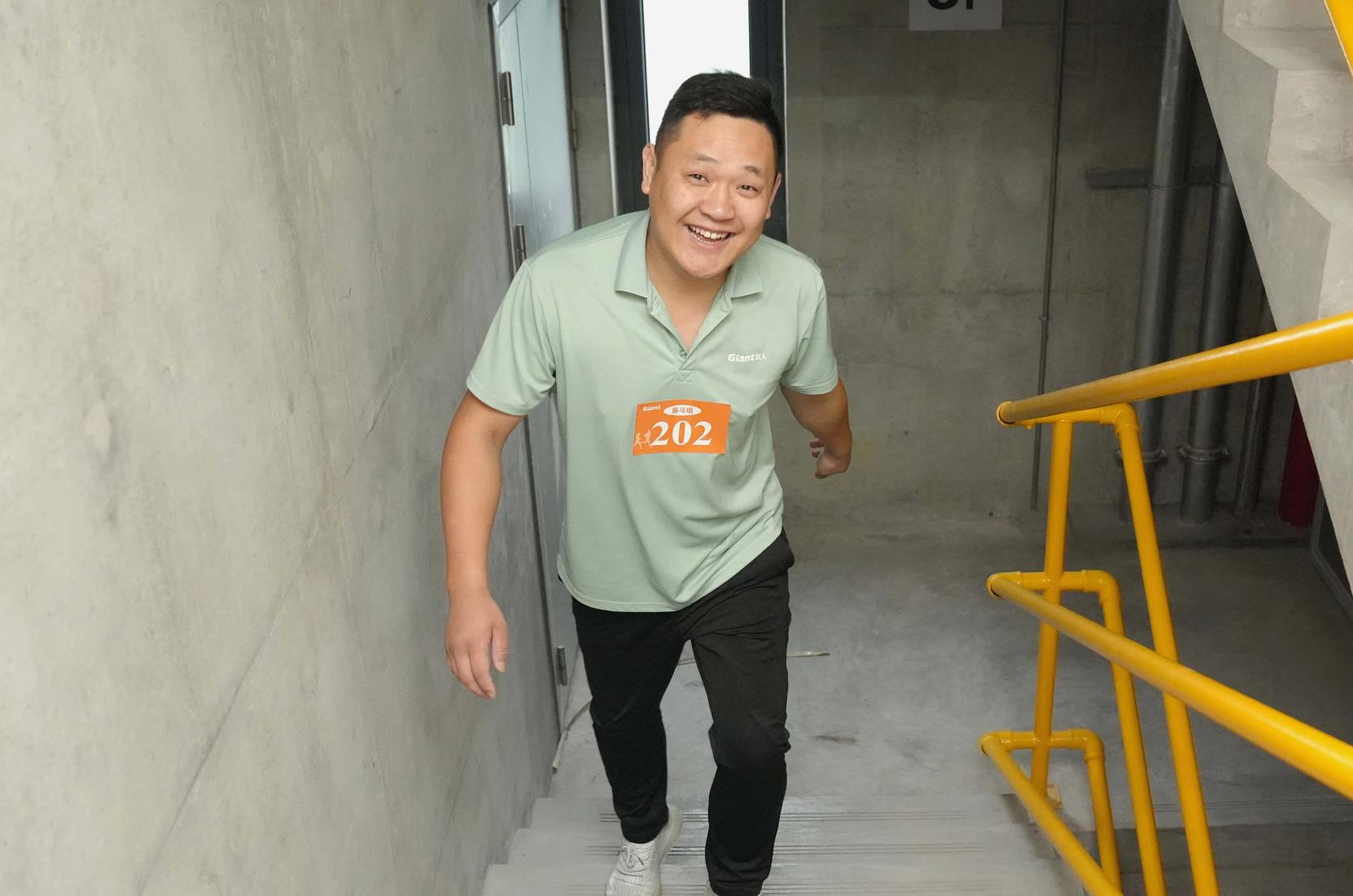 塔下再聚首 攀登勢(shì)正雄——巨龍電梯試驗(yàn)塔第六屆登高跑開賽 塔下再聚首 攀登勢(shì)正雄——巨龍電梯試驗(yàn)塔第六屆登高跑開賽